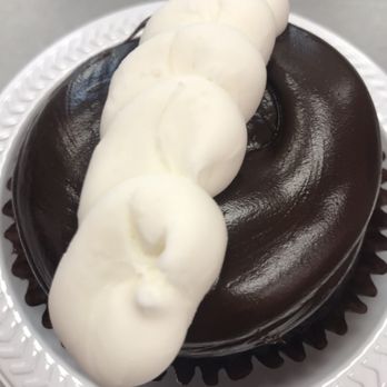 Smallcakes Cupcakery And Creamery - Cupcakes Near Me - Springfield, Illinois Smallcakes Cupcakery And Creamery - Cupcakes Near Me - Springfield, Illinois