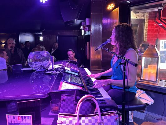 Redhead Piano Bar by null