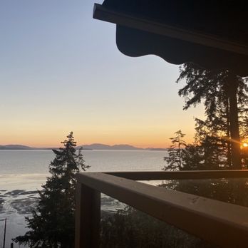 The Oyster Bar - Late in the evening views - Seafood Near Me - Bow, Washington