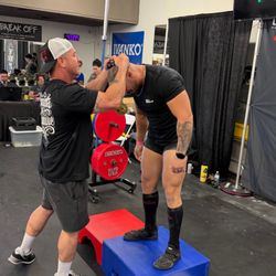 Rudy Personal Trainer - Trainer Rudy receiving the gold medal at his first powerlifting meet