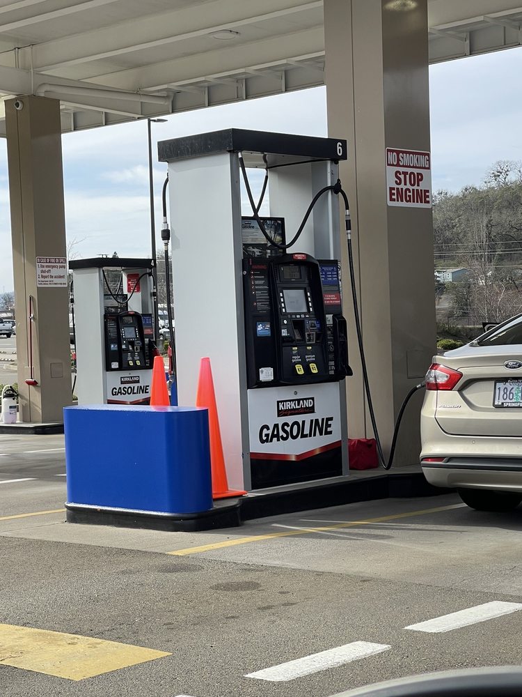COSTCO GAS Updated October 2024 13 Reviews 150 Ford Dr, Roseburg, Oregon Gas