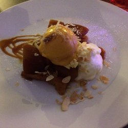 Hôtel Restaurant de la Place - Tarte Tatin et sa boule de glace