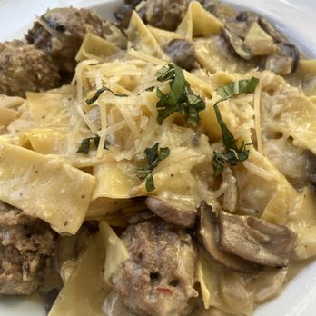 bellagreen - Wagyu Meatballs & Wagyu Meatball & Pasta Stroganoff Sauce - New American Near Me - Dallas, Texas
