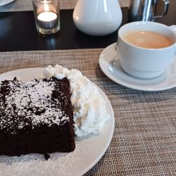 Buchholz Gutshof Britz - Schokoladenkuchen mit Sahne / Chocolate cake with whipped cream