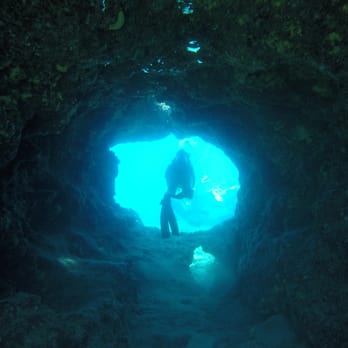 Banzai Divers Hawaii - Swimming through a tube, the light at the end of the tunnel. - Scuba Diving Near Me - Honolulu, Hawaii