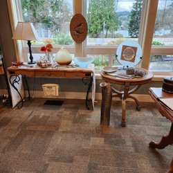 Bainbridge Island Senior Center Thrift Shop - Items facing outside
