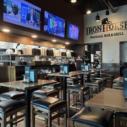 Iron Horse Bar & Grill Leawood - Table seating in bar area