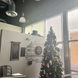 Caps & Corks - Christmas tree with beer cans:)