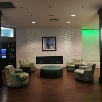 Holiday Inn - Main lobby - Hotels Near Me - Saskatoon, Saskatchewan