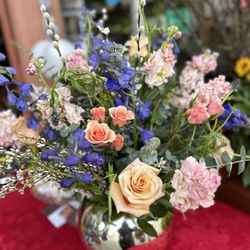La Vie en Rose - Pastels with a hint of royal blue