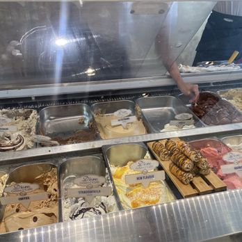 D'oro Gelato e Caffè - Ice Cream & Frozen Yogurt Near Me - Vancouver, British Columbia