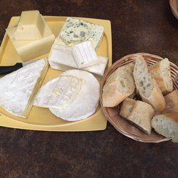 Le Relais des Essars - Cheeses and breads, I missed taking the cold meats and snails unfortunately.