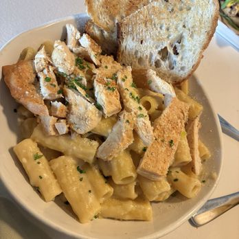 Luna Bistro Cafe - Pasta with added grilled chicken (very shredded / flimsy chicken) - New American Near Me - Long Beach, California Luna Bistro Cafe - Pasta with added grilled chicken (very shredded / flimsy chicken) - New American Near Me - Long Beach, California