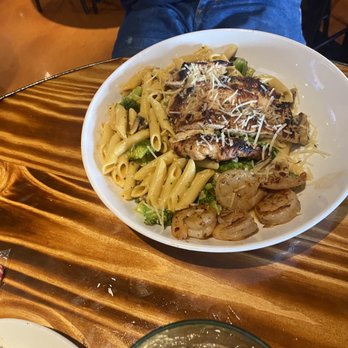 Bombshells - Greasy flavorless noodles - New American Near Me - San Antonio, Texas