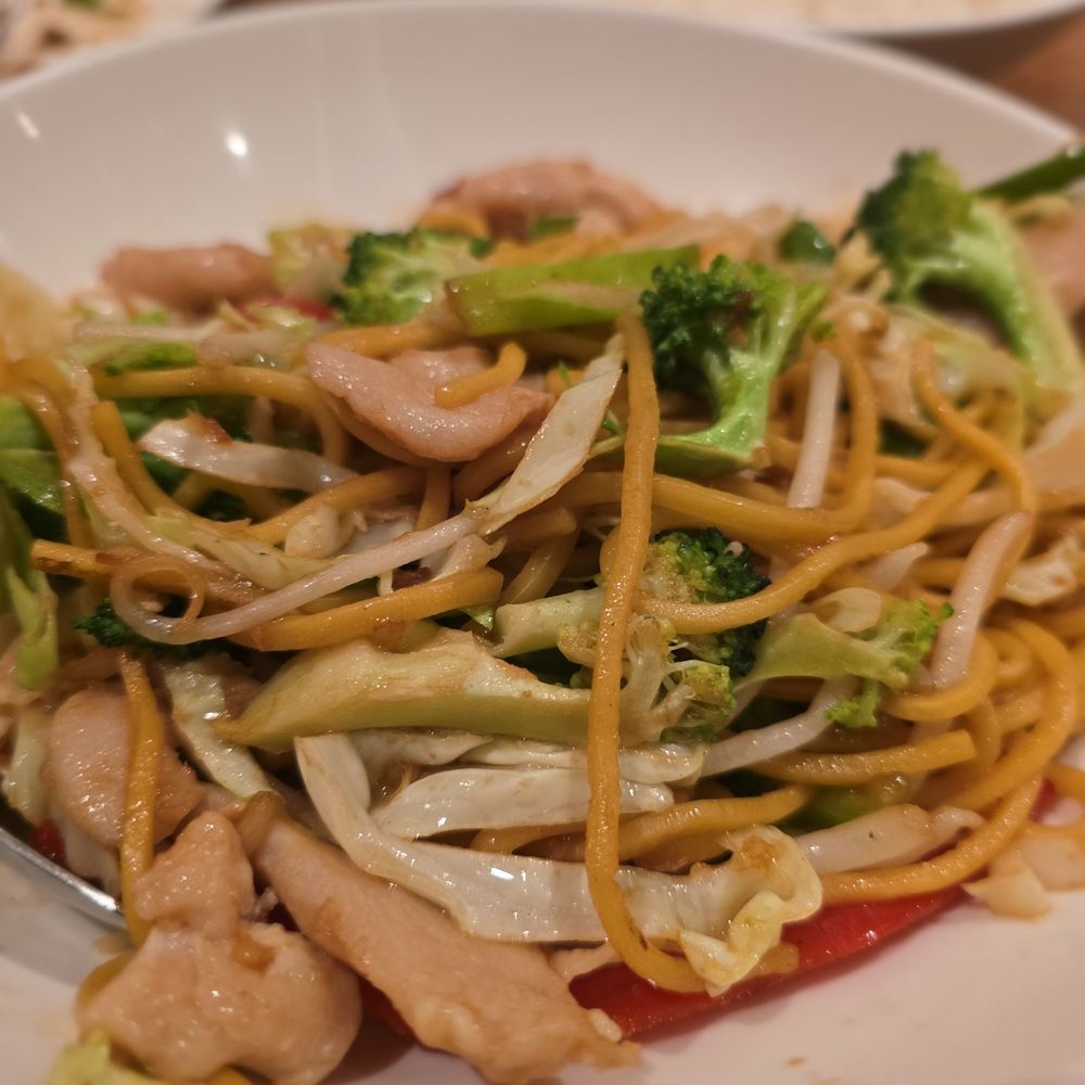 YOUYU Noodle Bar - Chicken Vegetable Chow Mein. 6/10 - Asian Fusion Near Me - Wheatland, California YOUYU Noodle Bar - Chicken Vegetable Chow Mein. 6/10 - Asian Fusion Near Me - Wheatland, California