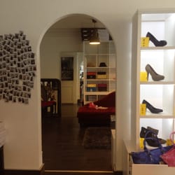 30.48 Centimètres - Entrée vers la 2ème partie du magasin (bottines, chaussures fermées, ...)