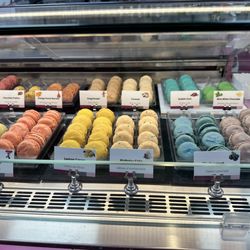 Le Macaron French Pastries - Macrons