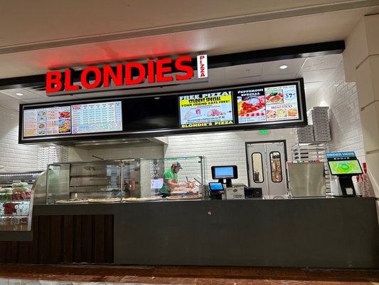 Blondie’s Pizza by null