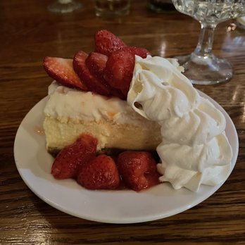 Hotel Wolf - Cheesecake with strawberries - Hotels Near Me - Saratoga, Wyoming