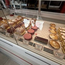 La Tarte Tropézienne - Display of desserts