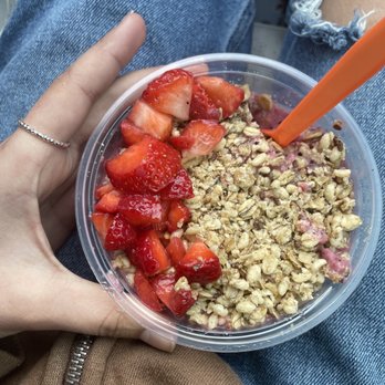 Rush Bowls - Their Berry fresh bowl( my fav) - Juice Bars & Smoothies Near Me - Visalia, California