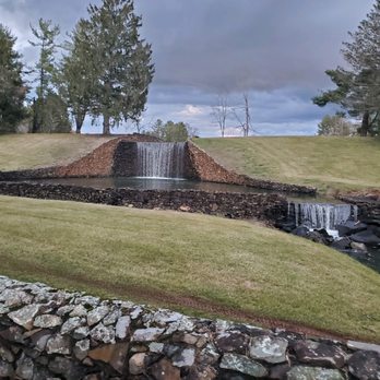 Airlie - Waterfall at the entrance - Hotels Near Me - Warrenton, Virginia Airlie - Waterfall at the entrance - Hotels Near Me - Warrenton, Virginia