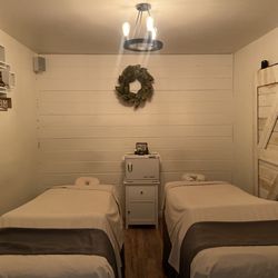 Catalina Sea Spa - Our farmhouse couples massage room