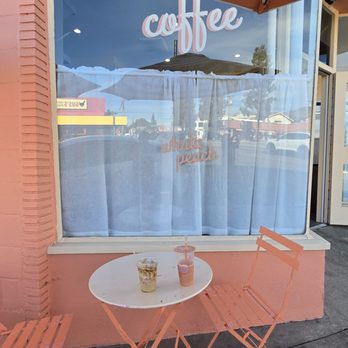 Whata Peach - Outside seating - Coffee & Tea Near Me - Burbank, California Whata Peach - Outside seating - Coffee & Tea Near Me - Burbank, California