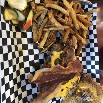 Benjies Munch - Candy Jalapeños Bacon Burger - Food Trucks Near Me - San Antonio, Texas