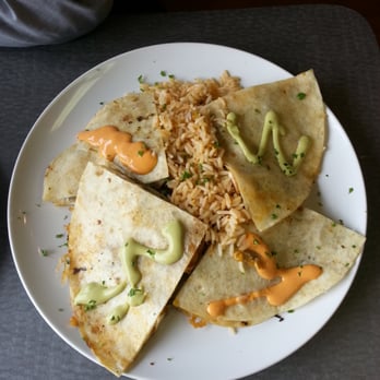 Raizes Mexican Kitchen - Quesadilla w/chicken poblanos - Mexican Near Me - Stafford, Texas Raizes Mexican Kitchen - Quesadilla w/chicken poblanos - Mexican Near Me - Stafford, Texas