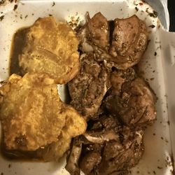 Beignets Caribbean Cafe - Jerk chicken & plantain