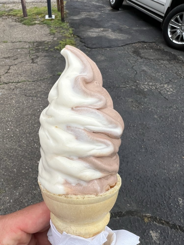 Mel's Dairy Bar Logo