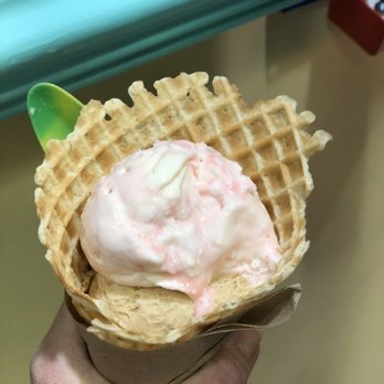 The Charmery Hampden - Peppermint and cookie speculoos - Ice Cream & Frozen Yogurt Near Me - Baltimore, Maryland The Charmery Hampden - Peppermint and cookie speculoos - Ice Cream & Frozen Yogurt Near Me - Baltimore, Maryland