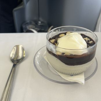 United Airlines - Ice cream sundae - Airlines Near Me - Denver, Colorado United Airlines - Ice cream sundae - Airlines Near Me - Denver, Colorado
