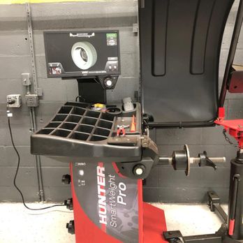 A2Z Auto Repair - Brand new balancer machine to prevent vibrations at speeds between 60-70 mph - Auto Repair Near Me - Tallahassee, Florida A2Z Auto Repair - Brand new balancer machine to prevent vibrations at speeds between 60-70 mph - Auto Repair Near Me - Tallahassee, Florida
