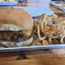 Chill cheese Burger with onion rings