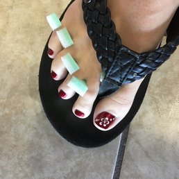Beautiful design details on my pedicure!