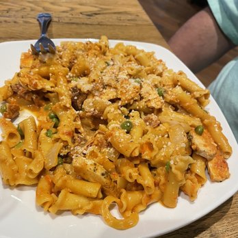 R Wine Bar & Kitchen - Wine Bars Near Me - Sioux Falls, South Dakota