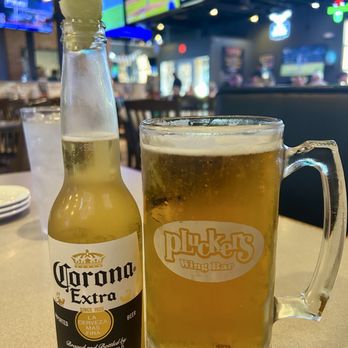 Pluckers Wing Bar - Lakeline - American Near Me - Cedar Park, Texas