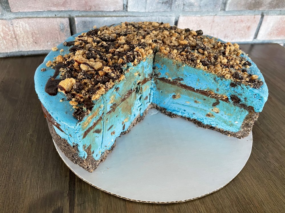 TWIN LAKES ICE CREAMERY & INN Updated October 2024 27 Photos & 15 Reviews 400 N Main St