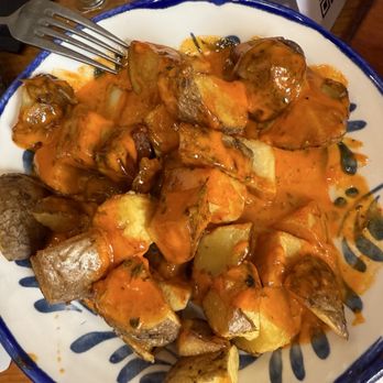 El Pimpi - Papas Bravas - Dive Bars Near Me - Málaga, Massachusetts