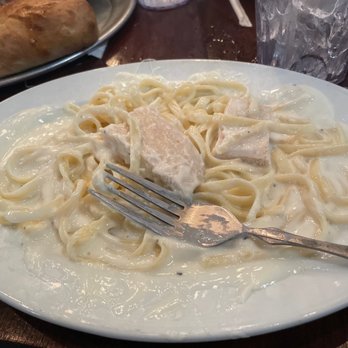 Riccardos - Fettuccine Alfredo with Chicken - Italian Near Me - Tallahasse, Florida Riccardos - Fettuccine Alfredo with Chicken - Italian Near Me - Tallahasse, Florida