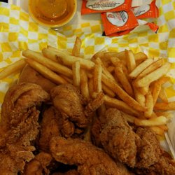 PV Shack Foodtruck - 6 piece chicken tenders with fries