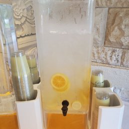 Refreshing lemon iced cold water