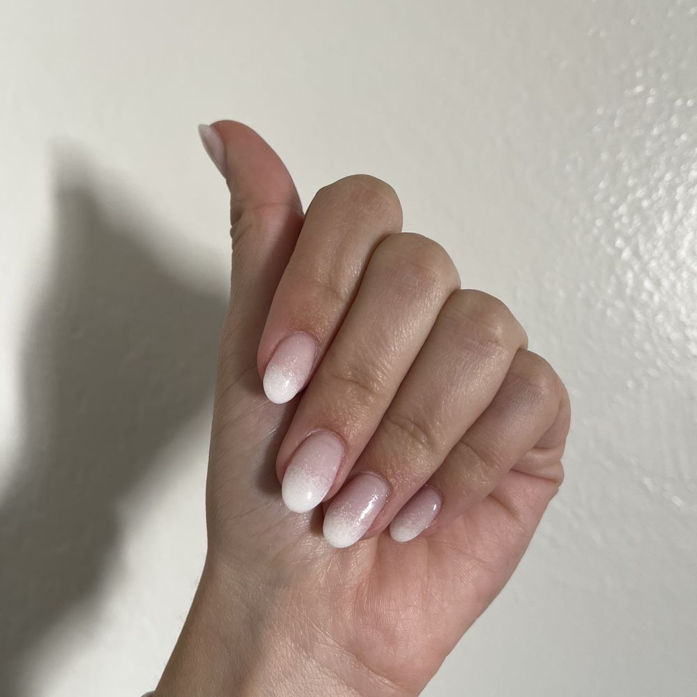 Dip powder w/ tips. French ombré by Long. Dip powder w/ tips. French ombré by Long.