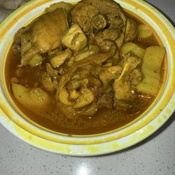 Cynthia's Caribbean Bakery - Curry chicken