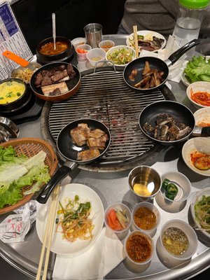 Yuk Jun Gui - Galbi, Fresh live eel, Makchang by null