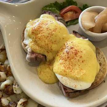 Le Peep Restaurant - Eggs Benedicts - Breakfast & Brunch Near Me - Champaign, Illinois Le Peep Restaurant - Eggs Benedicts - Breakfast & Brunch Near Me - Champaign, Illinois