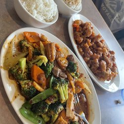 China House Cafe - Hunan Triple Delight and General Tso's Chicken