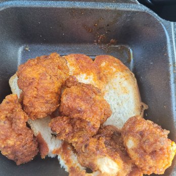 Dave's Hot Chicken - Dave bites - Chicken Shop Near Me - Santa Ana, California Dave's Hot Chicken - Dave bites - Chicken Shop Near Me - Santa Ana, California